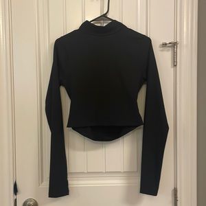 Black active crop top